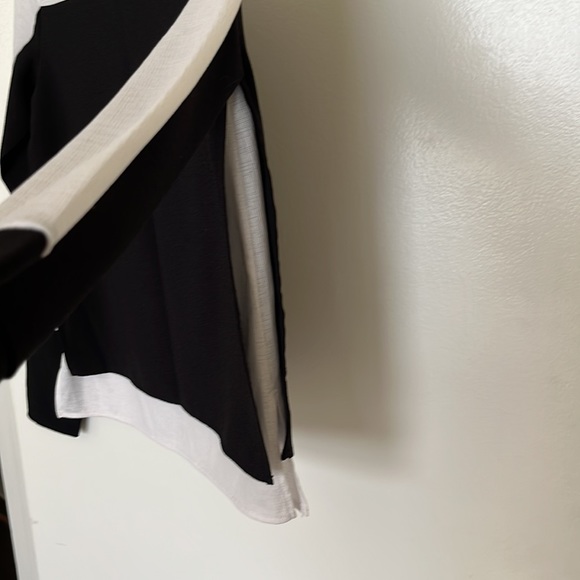 Contrast ColorBlock Blouse - Picture 2 of 6